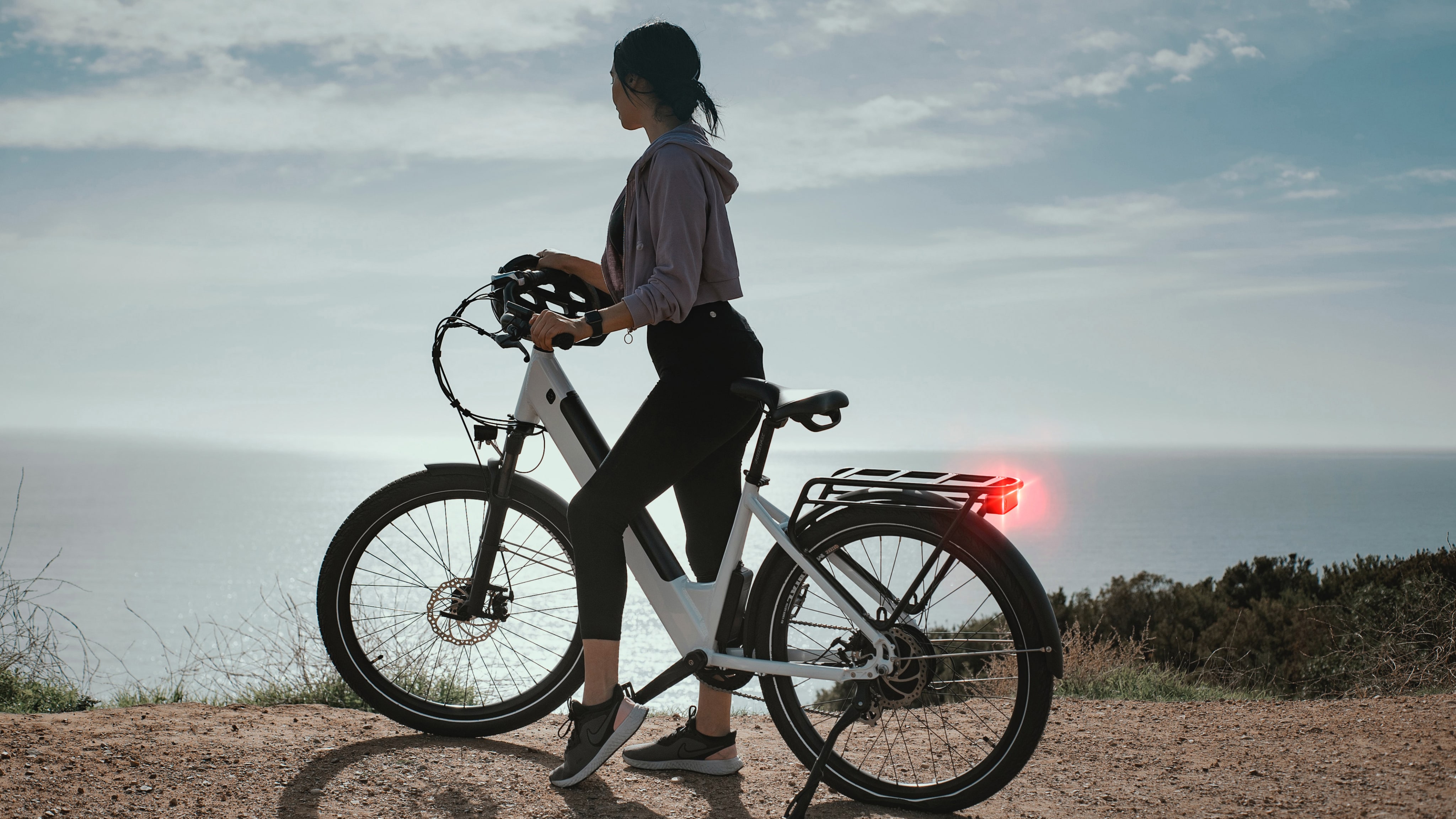 Rétroviseur numérique RS 1000 pour le vélo : plus de sécurité sur la route pour les cyclistes et les cyclomotoristes